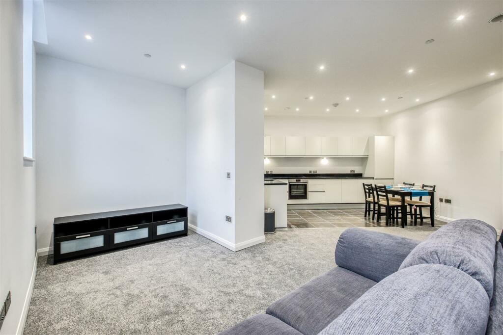 Additional image 4 of The Co-operative, Corporation Street, Coventry  ** BEAUTIFUL THROUGHOUT **