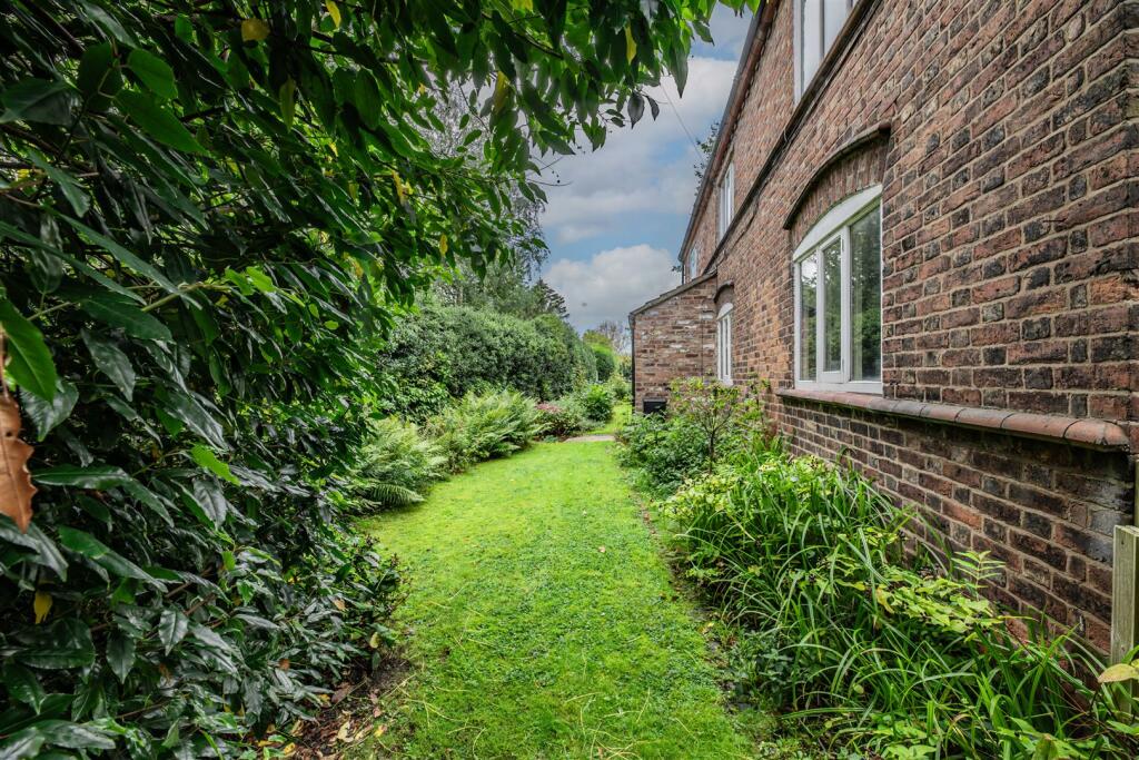 Additional image 39 of Exceptional detached period property tucked away on a quiet leafy road