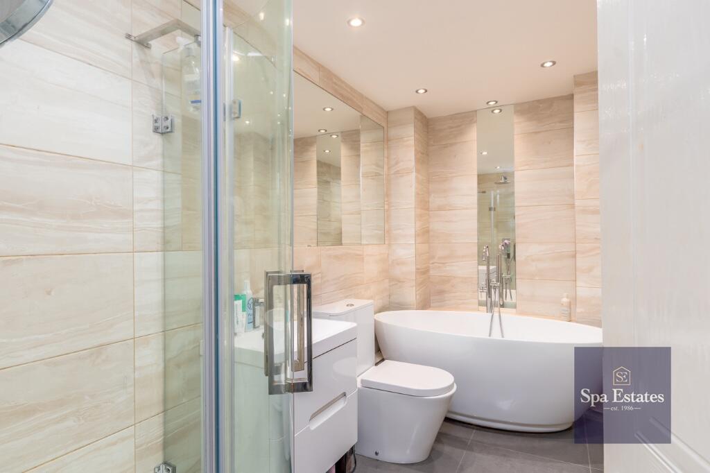 Additional image 6 of Discreet Listing - Over 1000 sq ft with balcony views over Clarendon Square Gardens