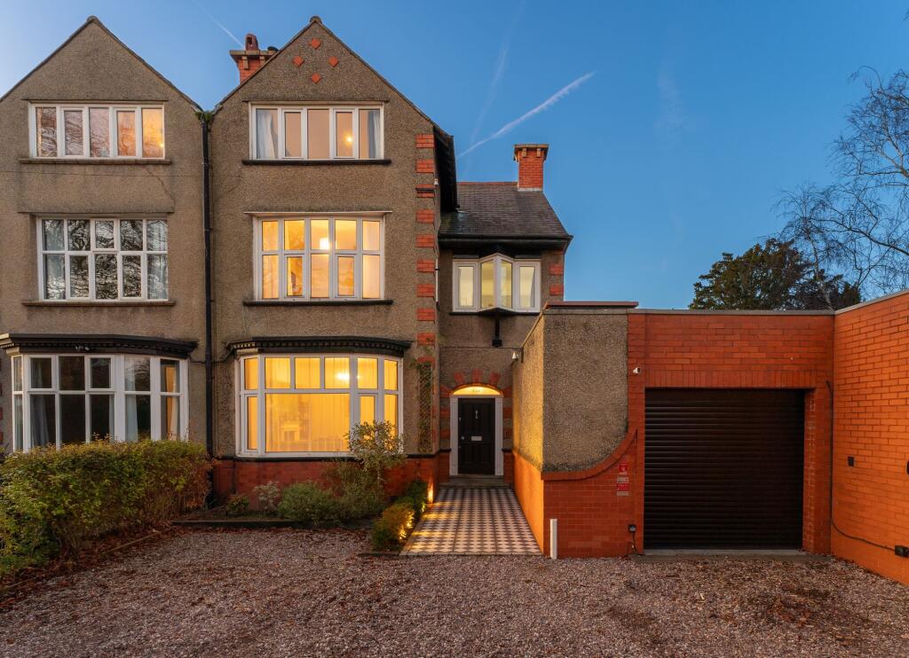 Beautifully Presented And Spacious Edwardian Home Near Hartford