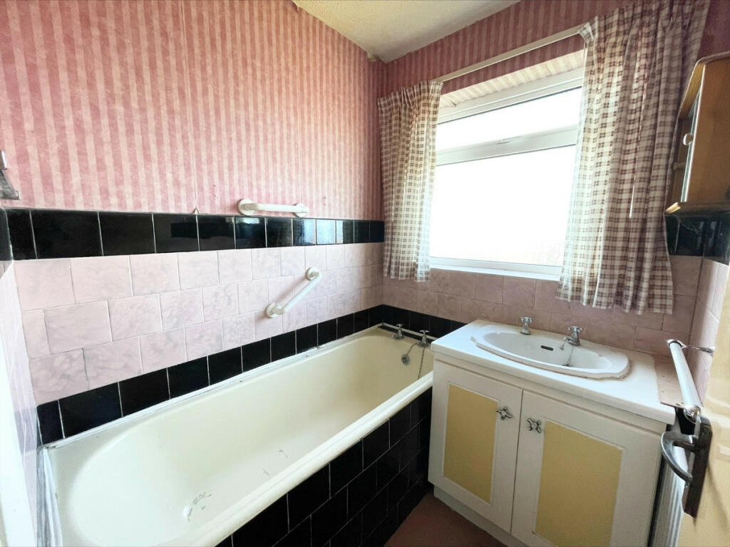 Additional image 11 of Dorset Crescent, Gravesend, DA12