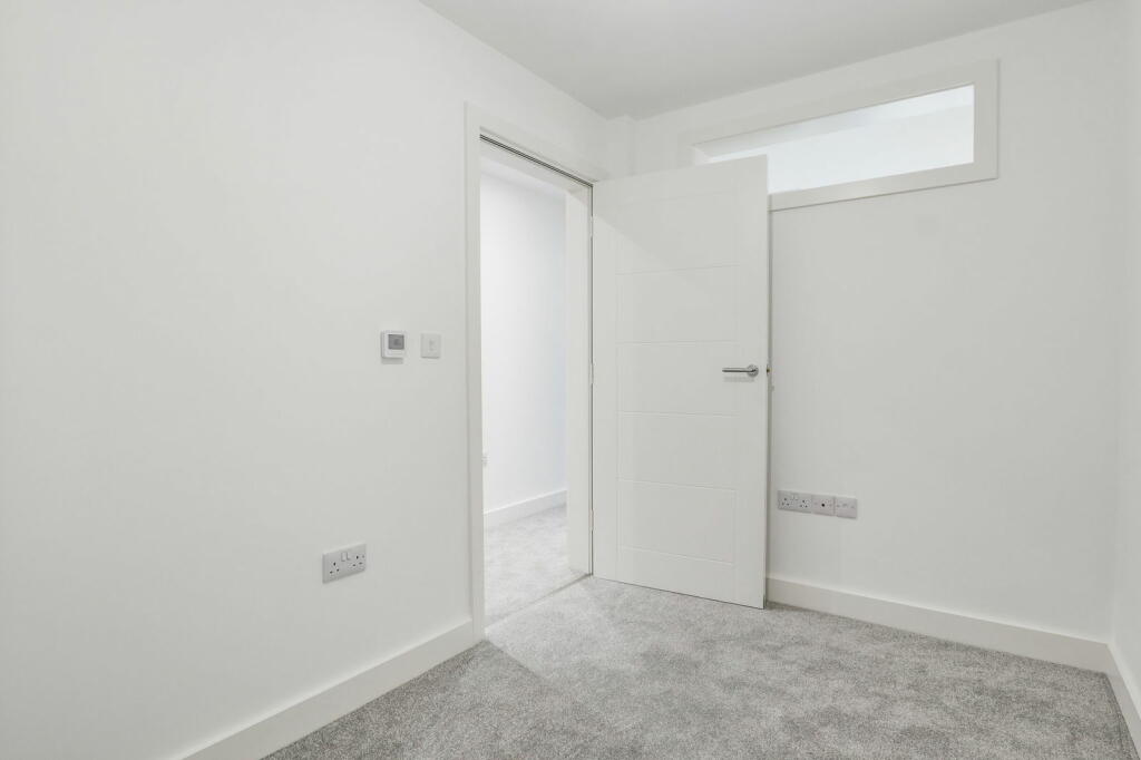 Additional image 4 of Brandon Parade, Leamington Spa, Warwickshire, CV32 4BZ