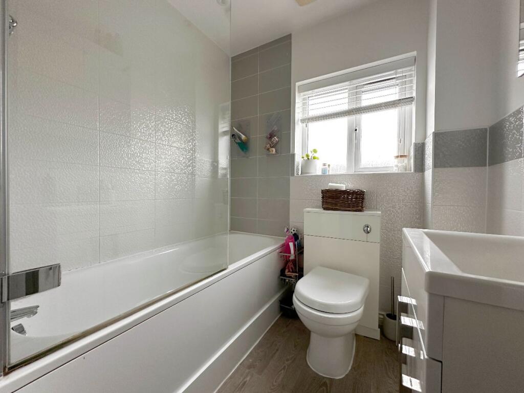 Additional image 17 of Priors Grove Close, Chase Meadow, Warwick