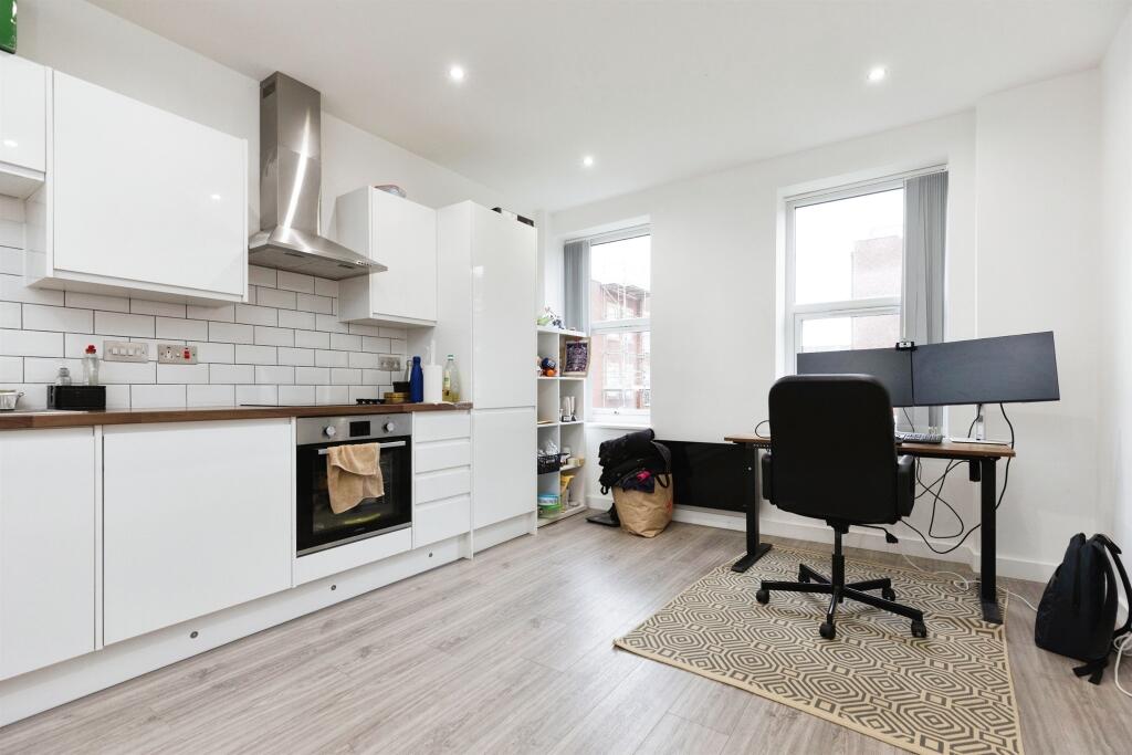 Additional image 16 of Woodside Park, Rugby