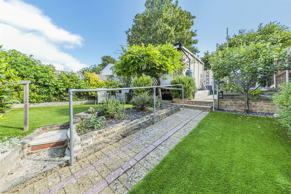 Additional image 18 of Castlefields, Istead Rise, Gravesend