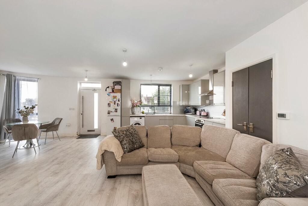 Additional image 12 of Central Avenue, Welling, DA16