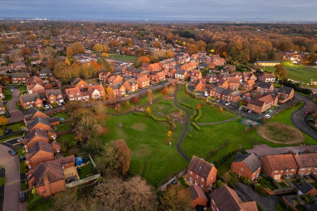 Additional image 34 of Spacious Cuddington family home
