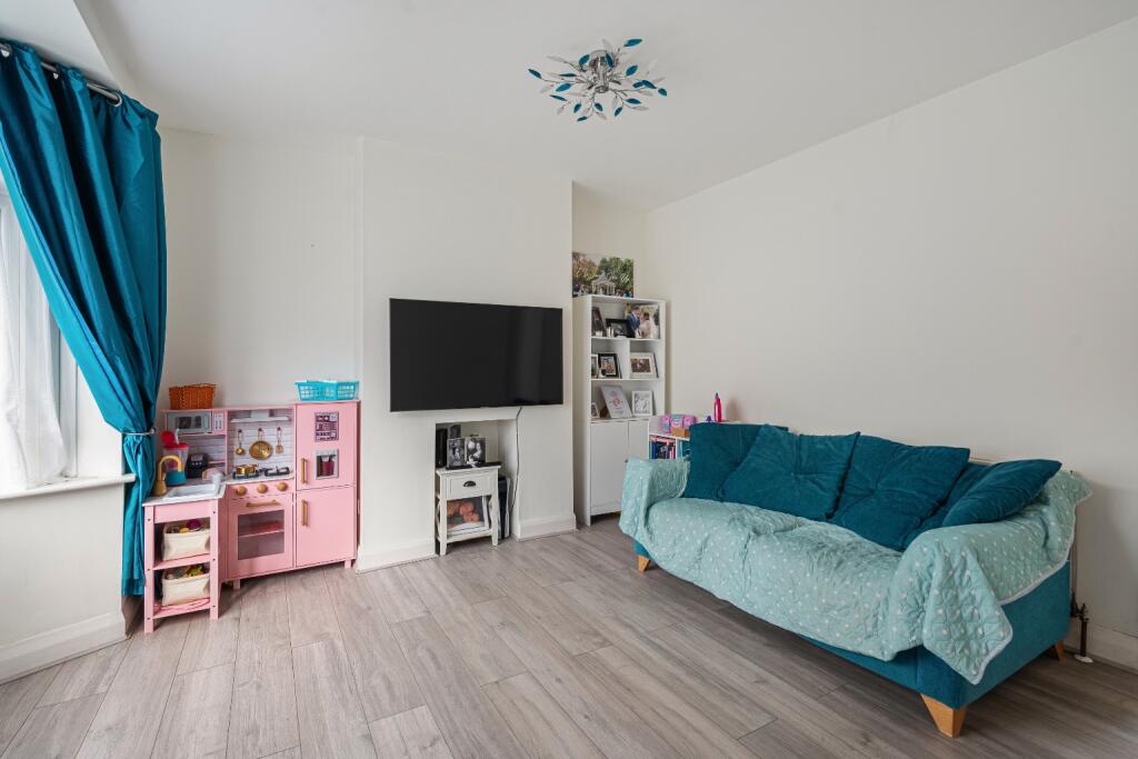 Additional image 5 of Davis Avenue, Northfleet, Gravesend, Kent, DA11