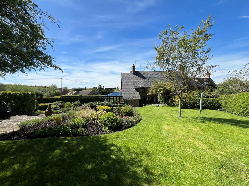 Additional image 33 of The Green, Chesterton, Leamington Spa