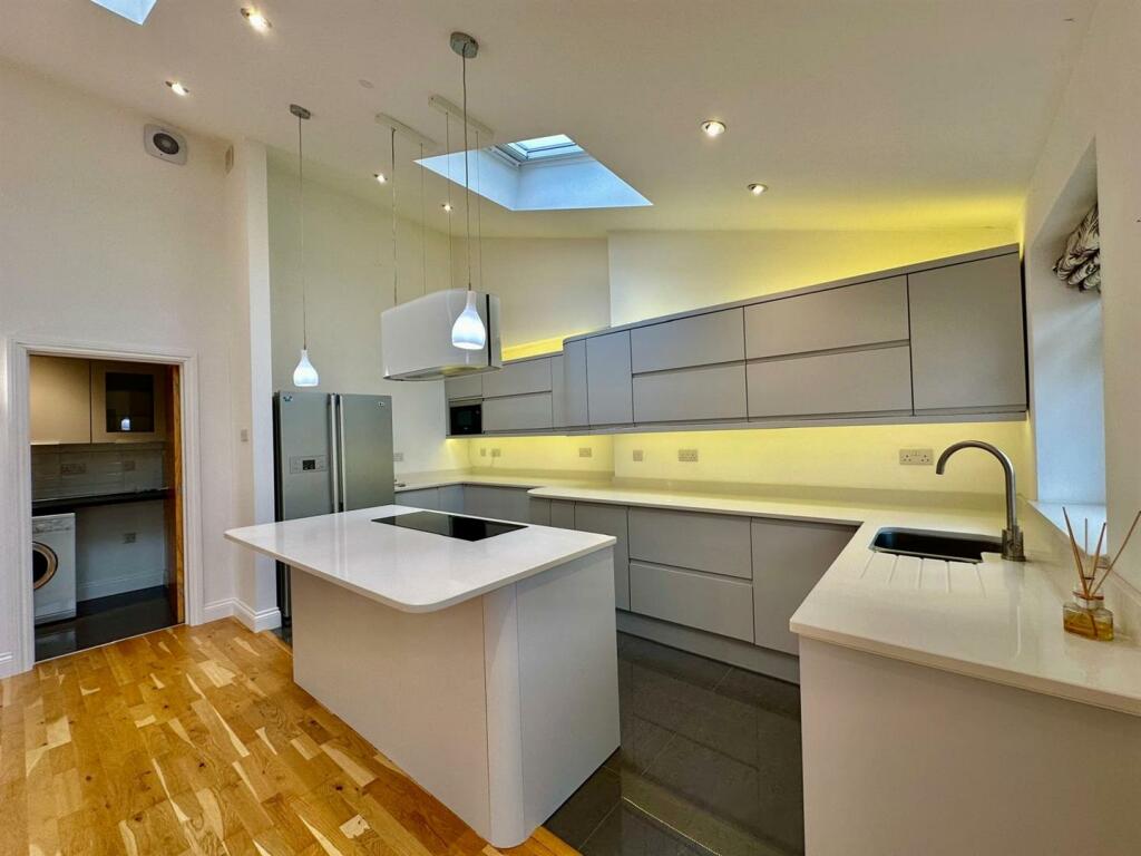 Additional image 4 of Farmer Ward Road, Kenilworth