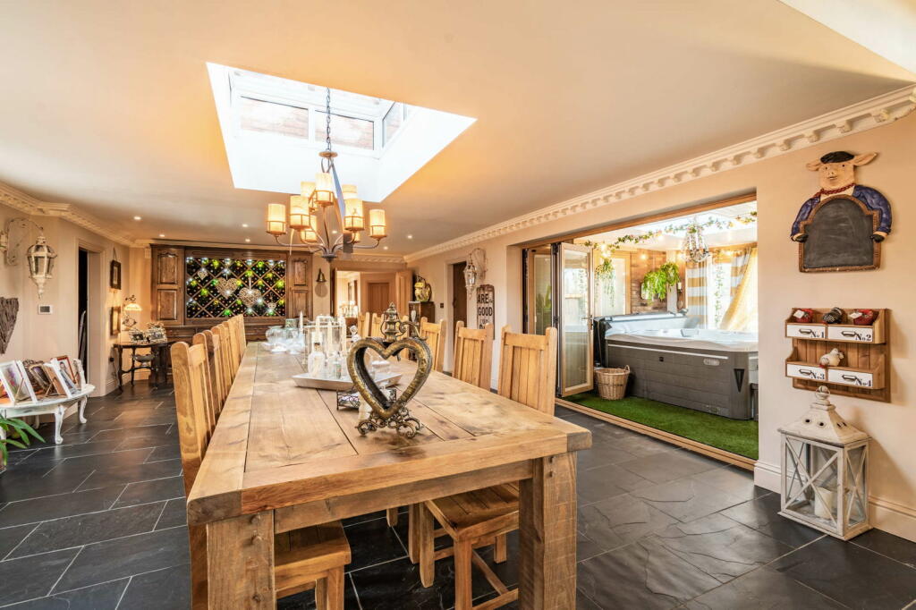 Additional image 16 of Luxury Home On Weston Lane, Bulkington, CV12 9RX