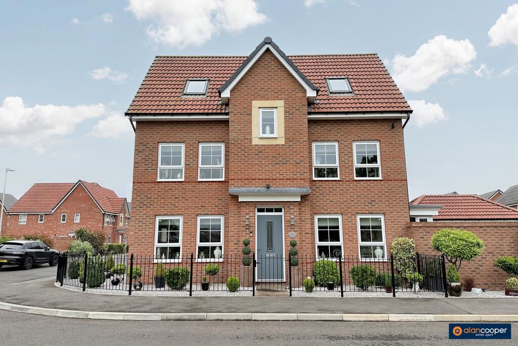 Flower Garden Drive, St James Gate, Weddington, Nuneaton, CV10 0FW