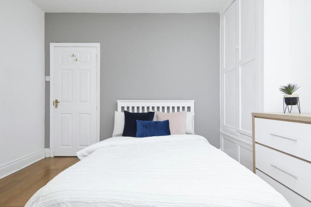 Additional image 26 of Stepping Lane