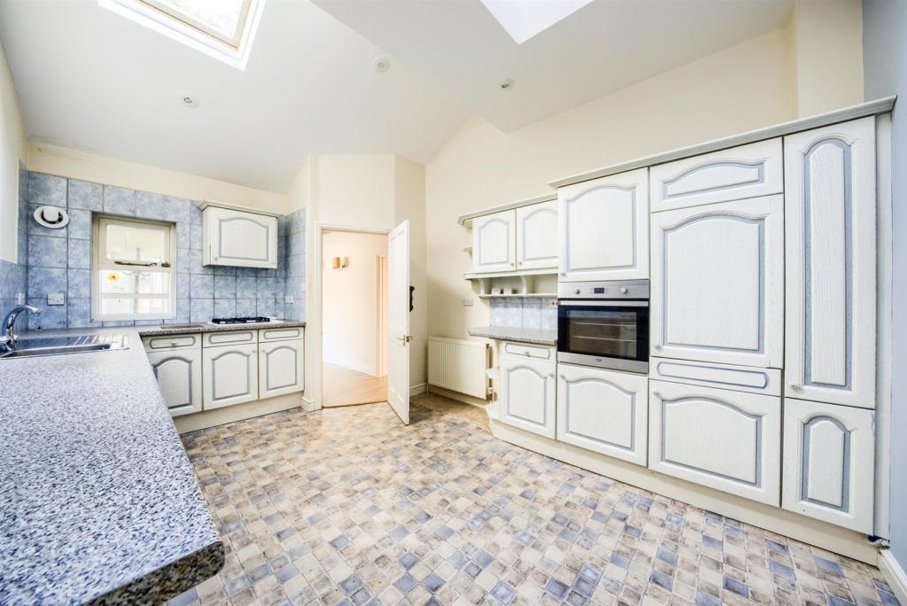 Additional image 27 of Warwick Road, Stratford-Upon-Avon