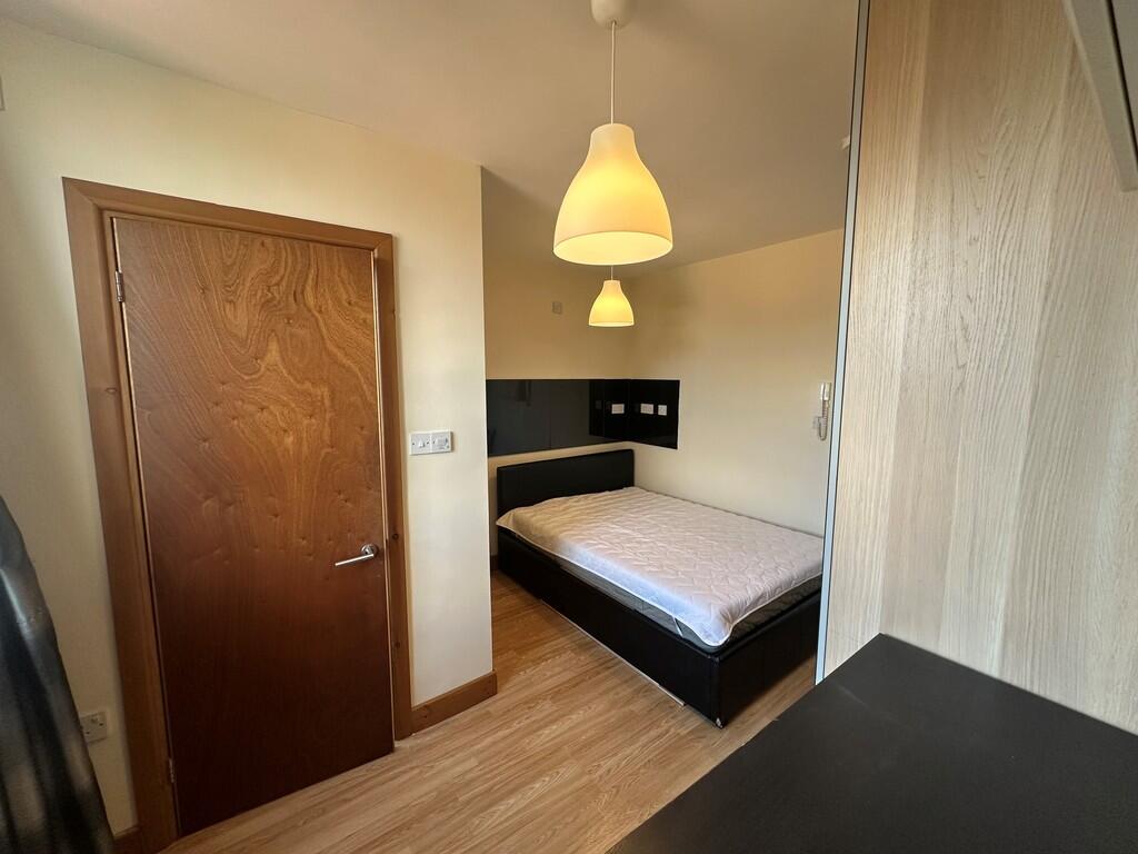 Additional image 16 of Queens Road Room 15