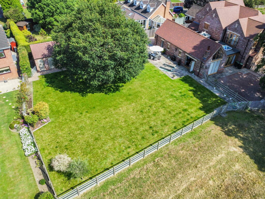Additional image 45 of Luxury Home On Weston Lane, Bulkington, CV12 9RX