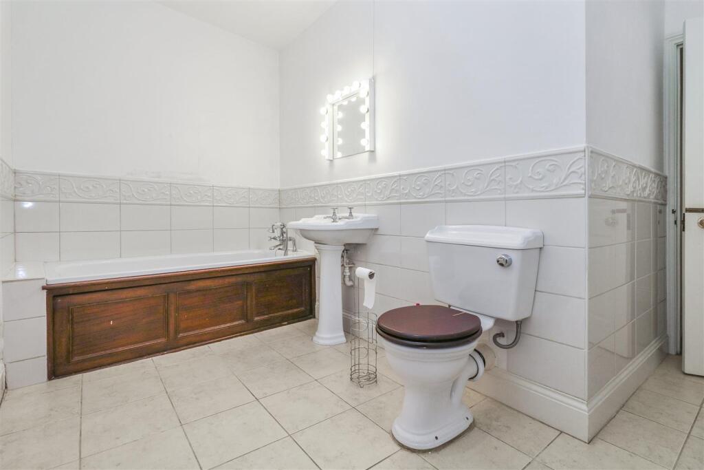 Additional image 14 of Neville Court, Jury Street, Warwick