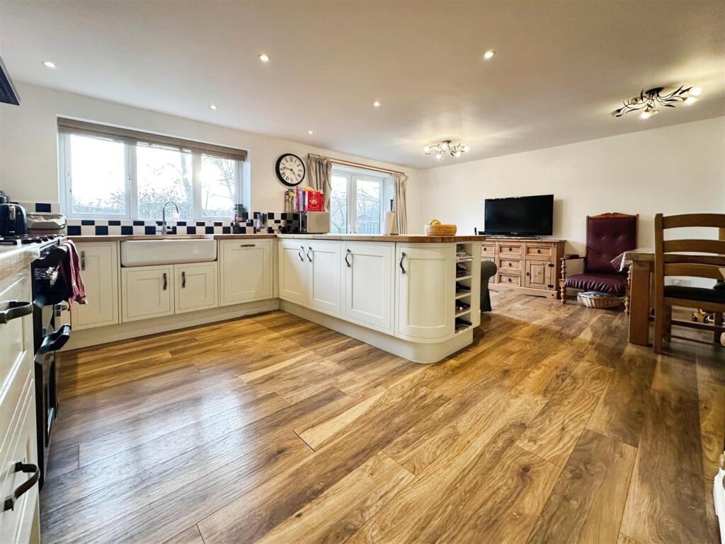 Additional image 31 of Manor Road, Harbury, Leamington Spa