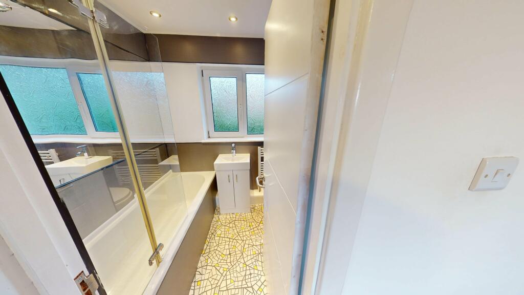 Additional image 21 of Mayorswell Close (L) 2 WEEKS RENT FREE 25/26, ,