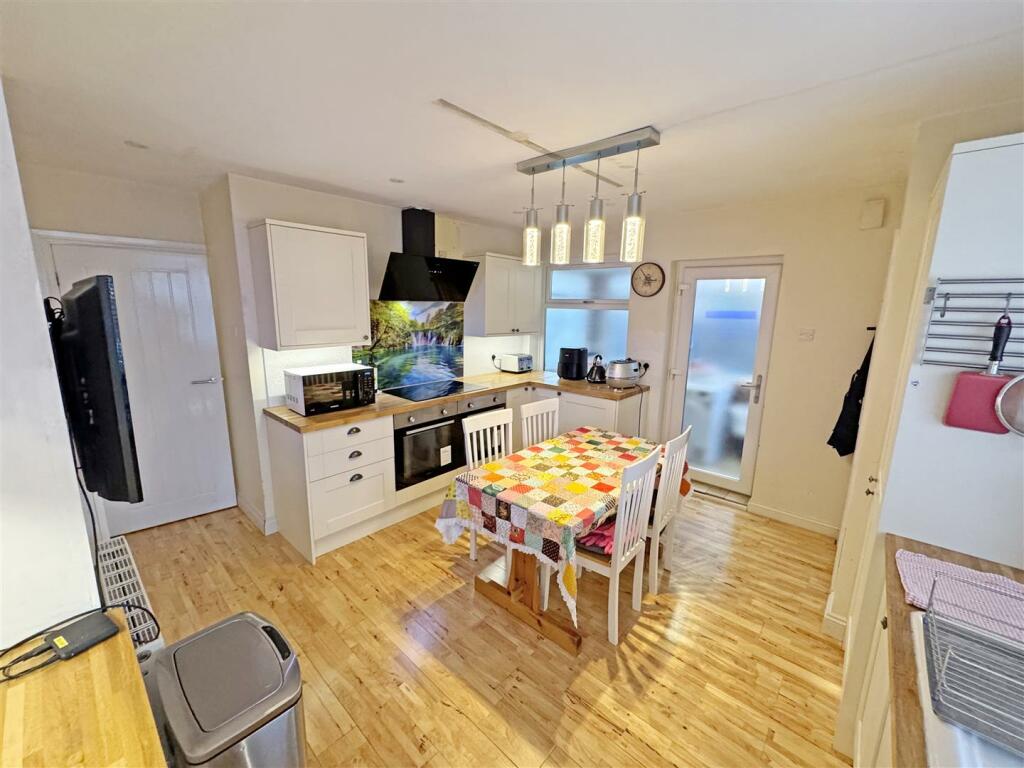 Additional image 14 of Lakin Road, Warwick