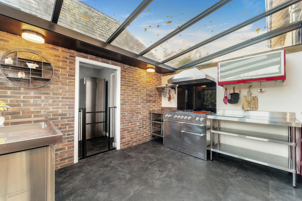 Additional image 15 of Rugby Road, Rugby, Dunchurch CV22 6PL