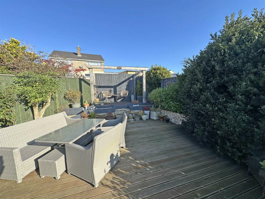 Additional image 32 of Ronaldshay Close, Richmond