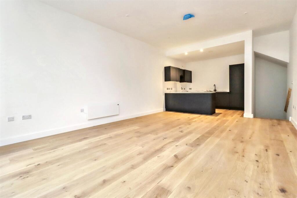 Additional image 6 of Modern luxury in a prestigious coastal location