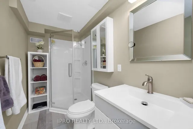 Additional image 32 of 1550 Grosvenor St Unit 32