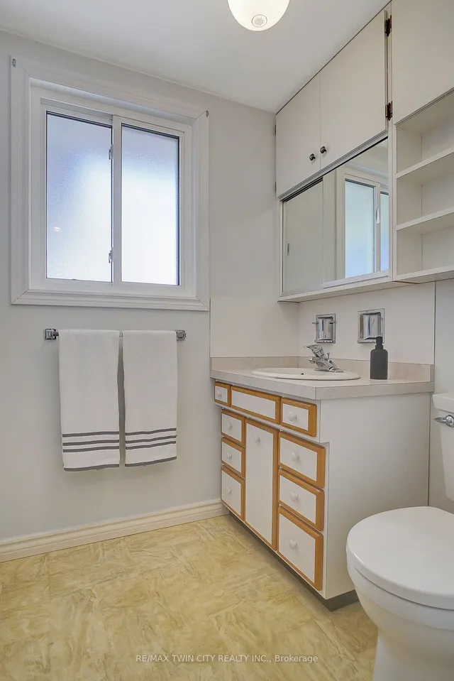 Additional image 23 of 28 Upper Canada Pl