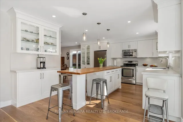 Additional image 6 of 1077 Grandeur Cres