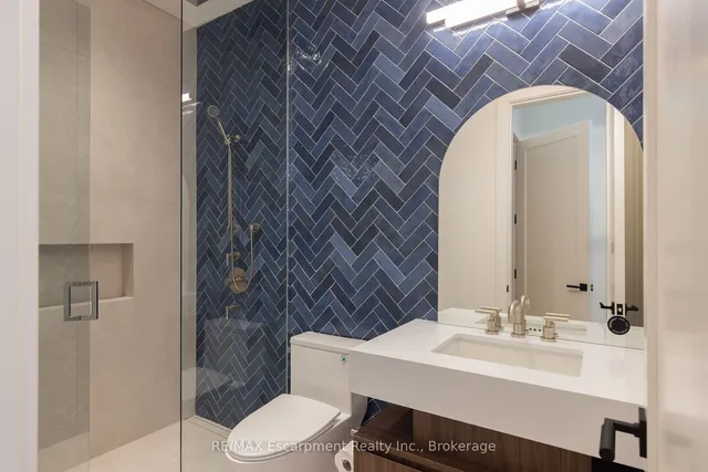 Additional image 20 of 2110 Blyth Cres