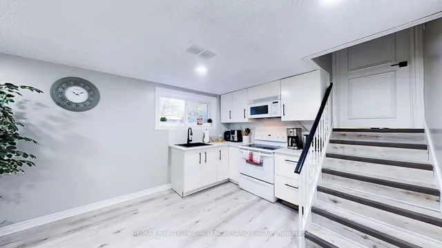 Additional image 31 of 134 Hove St