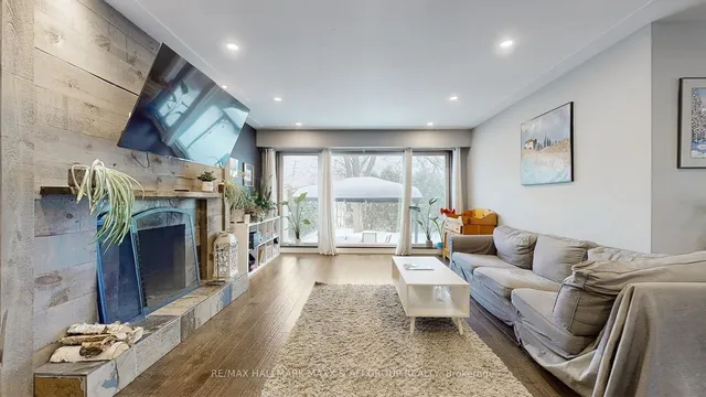 Additional image 7 of 1007 Earl Cres