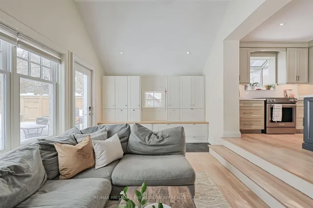 Additional image 18 of 2 Wood Glen Rd