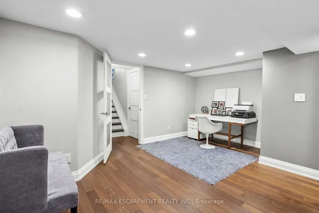 Additional image 23 of 3230 New St Unit 3