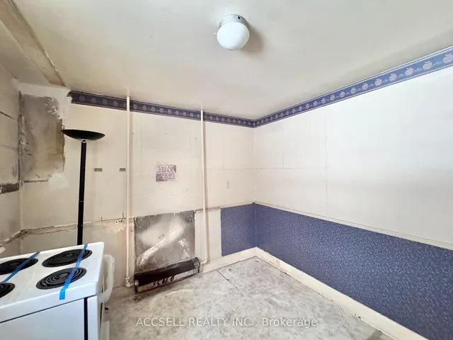 Additional image 10 of 2711 Lakeshore Blvd