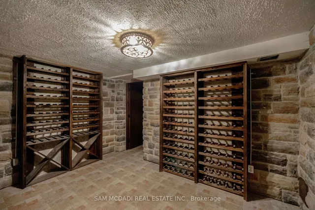 Additional image 32 of 246 Riverside Dr