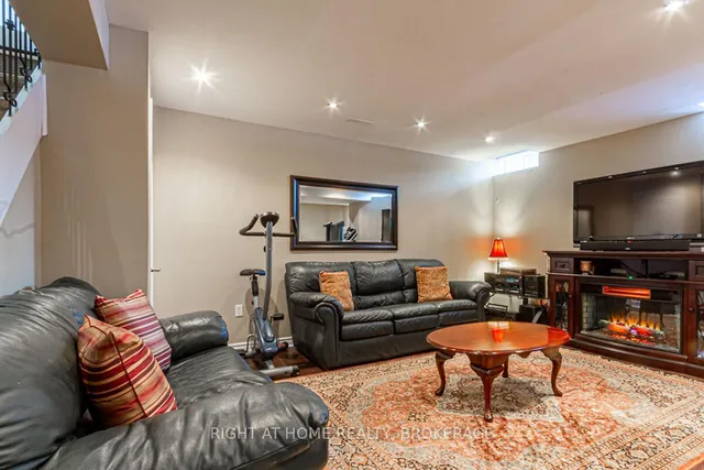 Additional image 37 of 34 Penbridge Circ