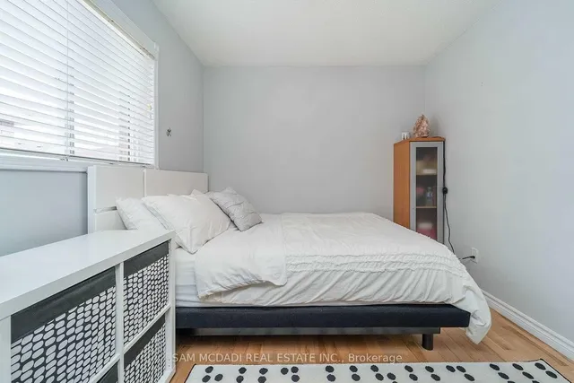 Additional image 17 of 5599 Brenchley Ave