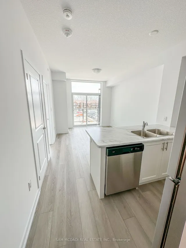 Additional image 6 of 460 Dundas St Unit 213