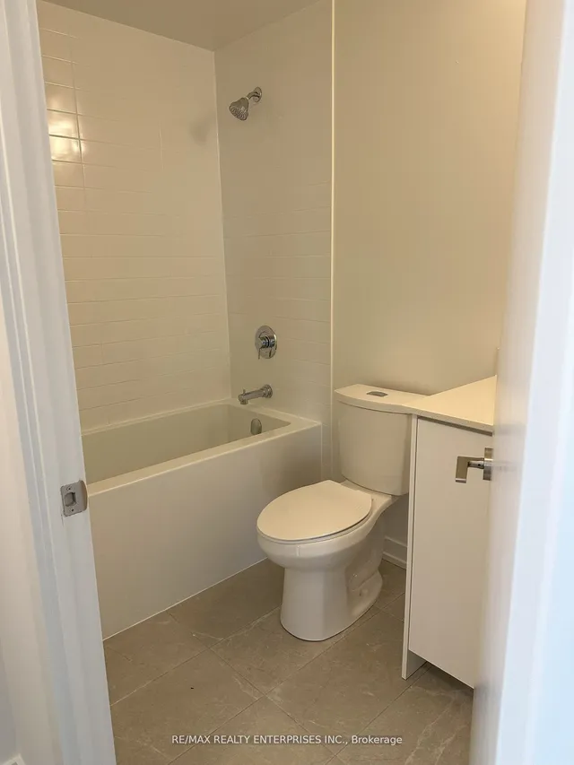 Additional image 17 of 55 Duke St Unit 1904