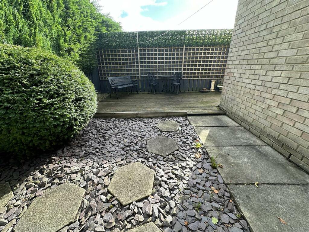 Additional image 26 of Ronaldshay Close, Richmond