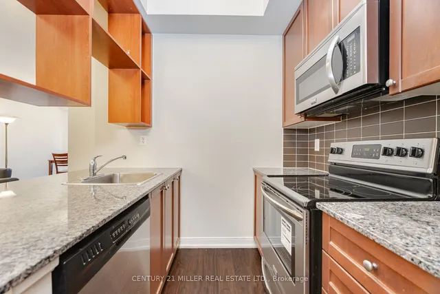 Additional image 10 of 181 Village Green Sq Unit 216