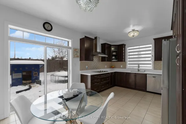 Additional image 15 of 22 Vanwood Cres