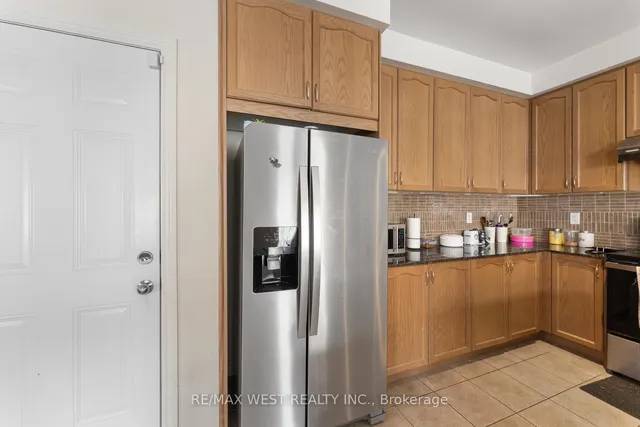 Additional image 9 of 33 Lone Rock Circ