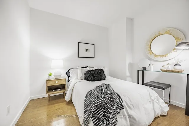 Additional image 20 of 218 Queens Quay Unit 910