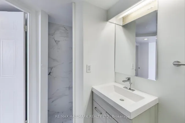 Additional image 13 of 11 Thorncliffe Park Dr Unit 406