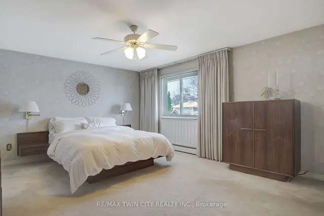 Additional image 24 of 28 Upper Canada Pl