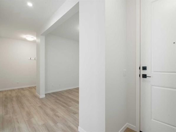 Additional image 3 of 49 E Royston Ter NW, Calgary, AB T3L 0H3