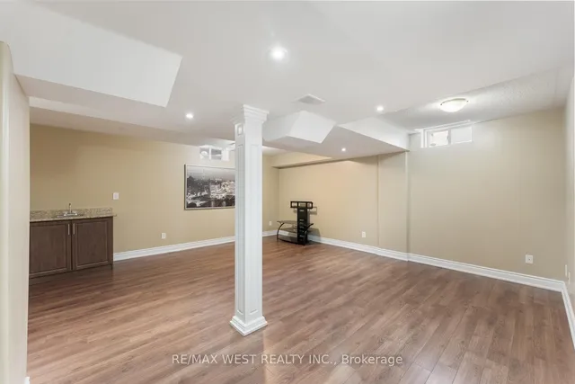 Additional image 28 of 33 Lone Rock Circ